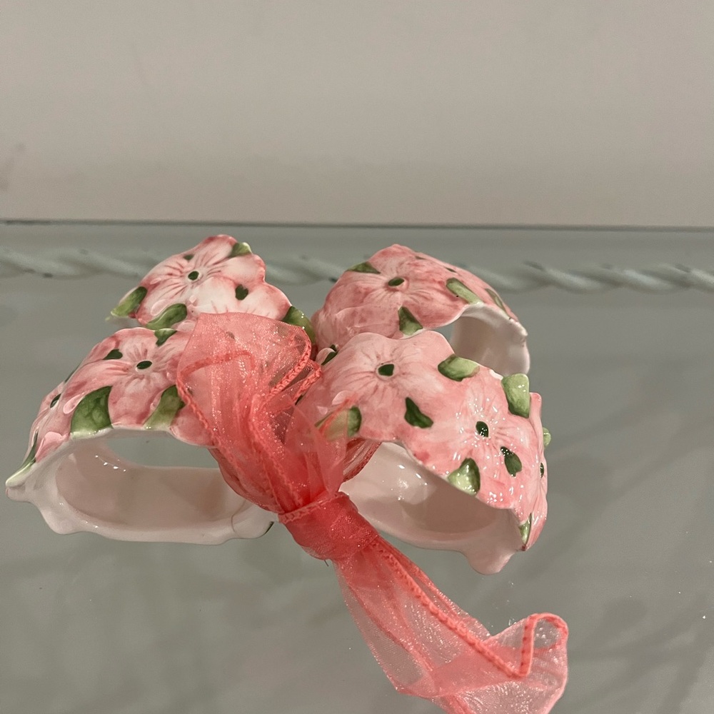 🌷 Pretty in Pink Set of 4 Flower Napkin Rings 🌷